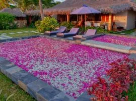 Luxury Sakina Villa - Beachfront