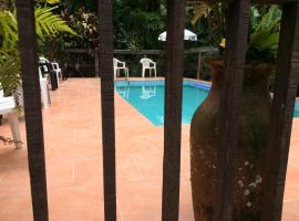 Pousada do Oasis, hotel with parking in Morretes
