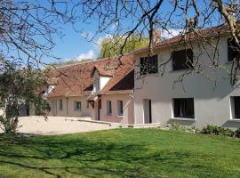 Maison de vacances A l'Ombre du Saule à côté du Zoo de Beauval et Châteaux de la Loire, hotel com estacionamento em Selles-sur-Cher