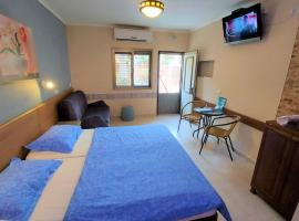 Aloni - Guest house Dead Sea, hotel in Neve Zohar