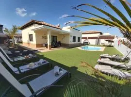 Villa Thais, private heated pool, ideal for your holidays in Caleta de Fuste