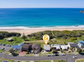 Paradise on Jones Beach Kiama - Beachfront unit with direct beach access & views, hotel in Kiama Downs