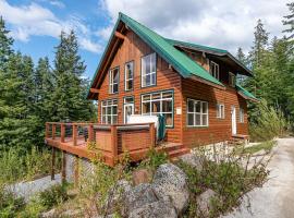 Hot Tub Cool Views: Roaring Creek Cabin, hotel v destinaci Leavenworth