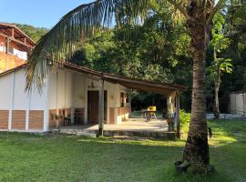 Casa de praia em Paúba perto de cachoeira e 5min de Maresias, hotel in Pauba