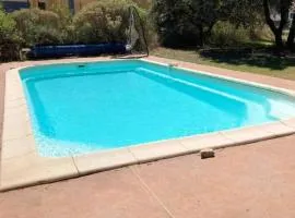 Charmant chalet à Cornillon-Confoux avec piscine partagée