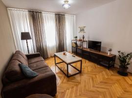 Cosy 2-bedroom flat - Fully equipped, hotel in Reşiţa