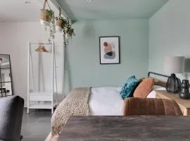 Studio Apartment - Central Chelmsford Location