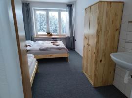 Chata - Dom Horskej služby Jasna, hostel σε Demanovska Dolina