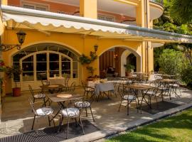 Villa Palmira Kinderfreies Hotel, hotell i Cannobio