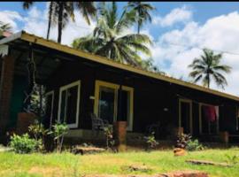 RiverStone RiverFront FarmHouse, vakantieboerderij in Gokarna