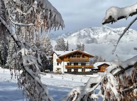 Appartement Schwab Ski in & Out โรงแรมใกล้ Gipfelbahn Hochwurzen ในชลัดมิง