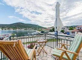 Holiday home Dinko - 20 m from sea