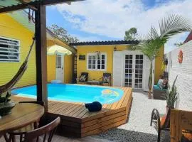 Villacasamarela mini casinhas de hospedes Rio vermelho、フロリアノポリスのヴィラ