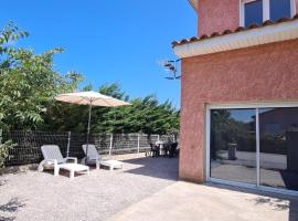 Proche mer appartement avec jardin,place parking., pet-friendly hotel in Elne