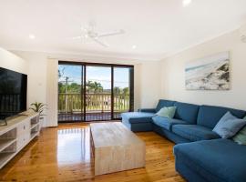 Sunsets Pet Friendly 10 Mins Walk to Beach, hotel in Culburra Beach