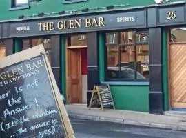 Central 2-Bed Apt Sleeps 5 above Great Derry Pub