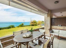 #FLH-Seagrove-Beachfront Villa In Possidi, hotel in Skála Foúrkas