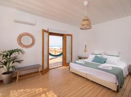 Sirens beach houses, hotelli kohteessa Marathias