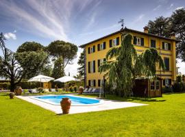VILLA LUIGINA 8, Emma Villas、カパンノリのホテル