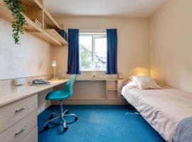 For Students Only Private Bedrooms with Shared Kitchen at Upper Quay House in the heart of Gloucester, apartment in Gloucester