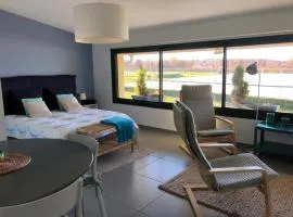 Gite-Grand studio contemporain proche Toulouse dans domaine Equestre