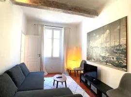Atypical 1 bedroom appartment in rue Fourmillière