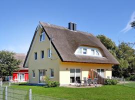 Thatched roof house Lotte with sauna and fireplace at the marina in Vieregge, holiday rental in Vieregge