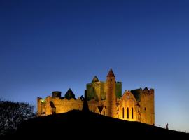 3 BEDROOM LUXURY APARTMENT Across the street from THE CASHEL PALACE HOTEL, location de vacances à Cashel