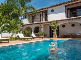 San Rafael, hotel with pools in Mompos