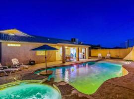 Playpool Oasis-Pool, Spa, Garage, Great Lake Views, hotel in Lake Havasu City