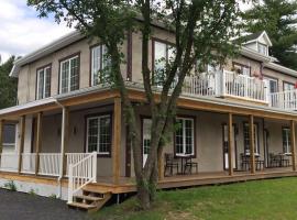 Orange Bistro, B&B in Baie-Saint-Paul