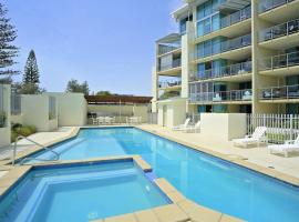 Ground Floor Luxury Oceanfront Apartment, hotel perto de Bundaberg Port Marina, Bargara