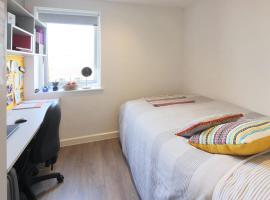 For Students Only Private Bedrooms with Shared Kitchen at Riverside Way in Winchester, apartment in Winchester