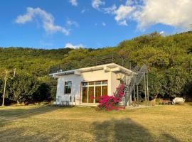 Camp Monkeys, glamping site in Checheng