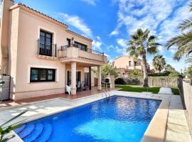 HL 020 Luxury 3 bedroom villa , high standard: Fuente Alamo'da bir tatil evi