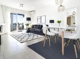 RDM - Stylish Holiday Apartment with Ocean Views
