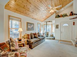 Little Pinecone Retreat、トラッキーのホットタブ付きホテル