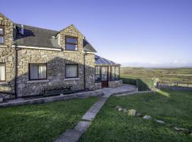 Stormy Castle - 6 Bedroom Sleeps 14 - Llangenith, hotel sa Llangennith