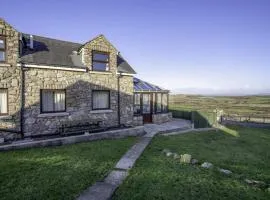 Stormy Castle - 6 Bedroom Sleeps 14 - Llangenith