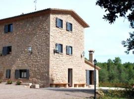 Villa in Prats de Llucanes Sleeps 15 with Pool, hotel in Prats de Llusanés