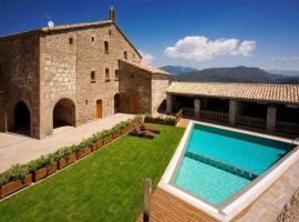 Villa in Ponts Sleeps 18 with Pool, hotel in Ponst