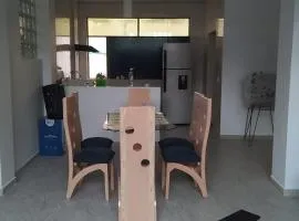 Casa amplia con aire acondicionado. Excelente clima y ubicación.