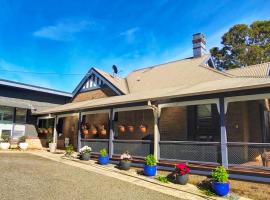 The Nunnery Boutique Hotel, country house in Moss Vale