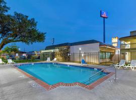 Studio 6-Denton, TX - UNT, hotel v destinaci Denton