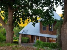 French Cottage- 2 bedrooms with huge spa