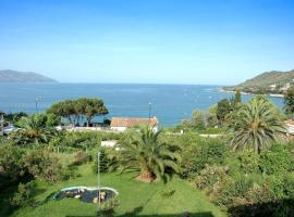 6 people apartment sea view, 350 m from the beach, near Ajaccio, lejlighed i Casaglione
