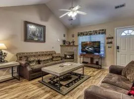 Rock of Ages, Hot Tub, Game Room, WIFI, Free Attraction Tickets, Near Parkway!!!