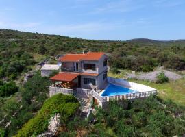 Holiday Home Basic by Interhome, hotel i Vinišće