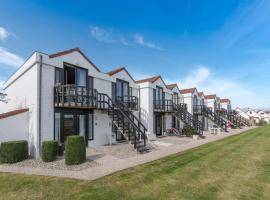 Apartment Isabelle with parking and shared pool by Interhome, hotel in De Haan