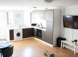Large Ground Floor Pet Friendly 2 Bedroom Apartment with FREE Parking, hotel in Loughborough